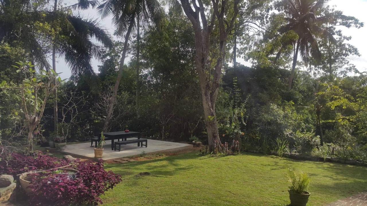 Templeberg Bed & Breakfast Walahanduwa ภายนอก รูปภาพ